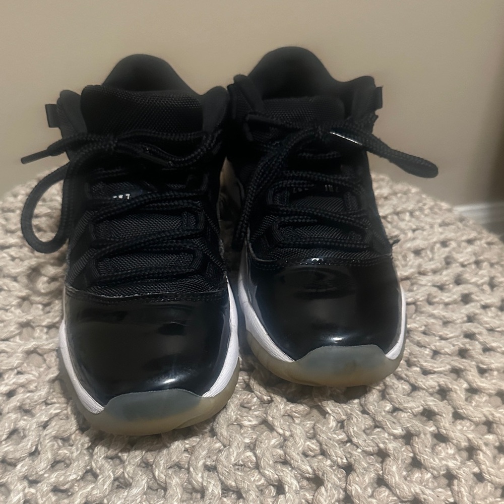 Size 7y Big Kids / Size 8.5 womens